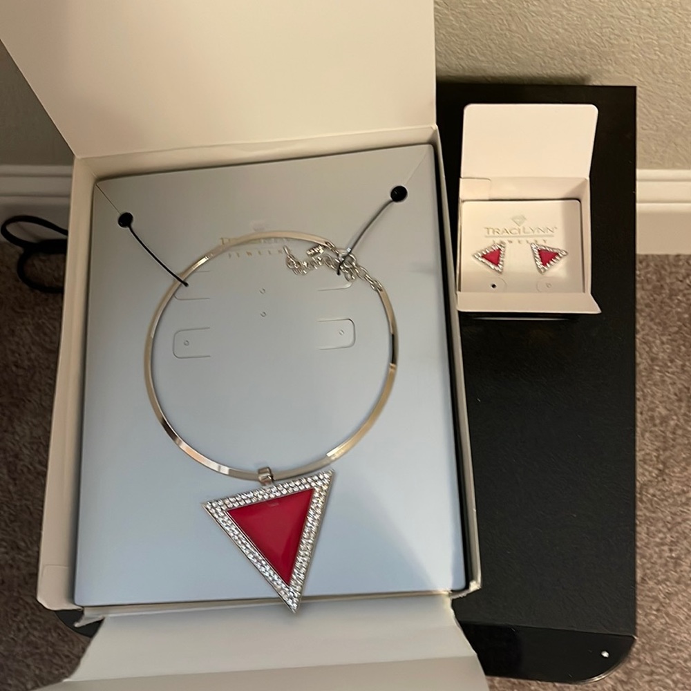 Necklace and earrings set